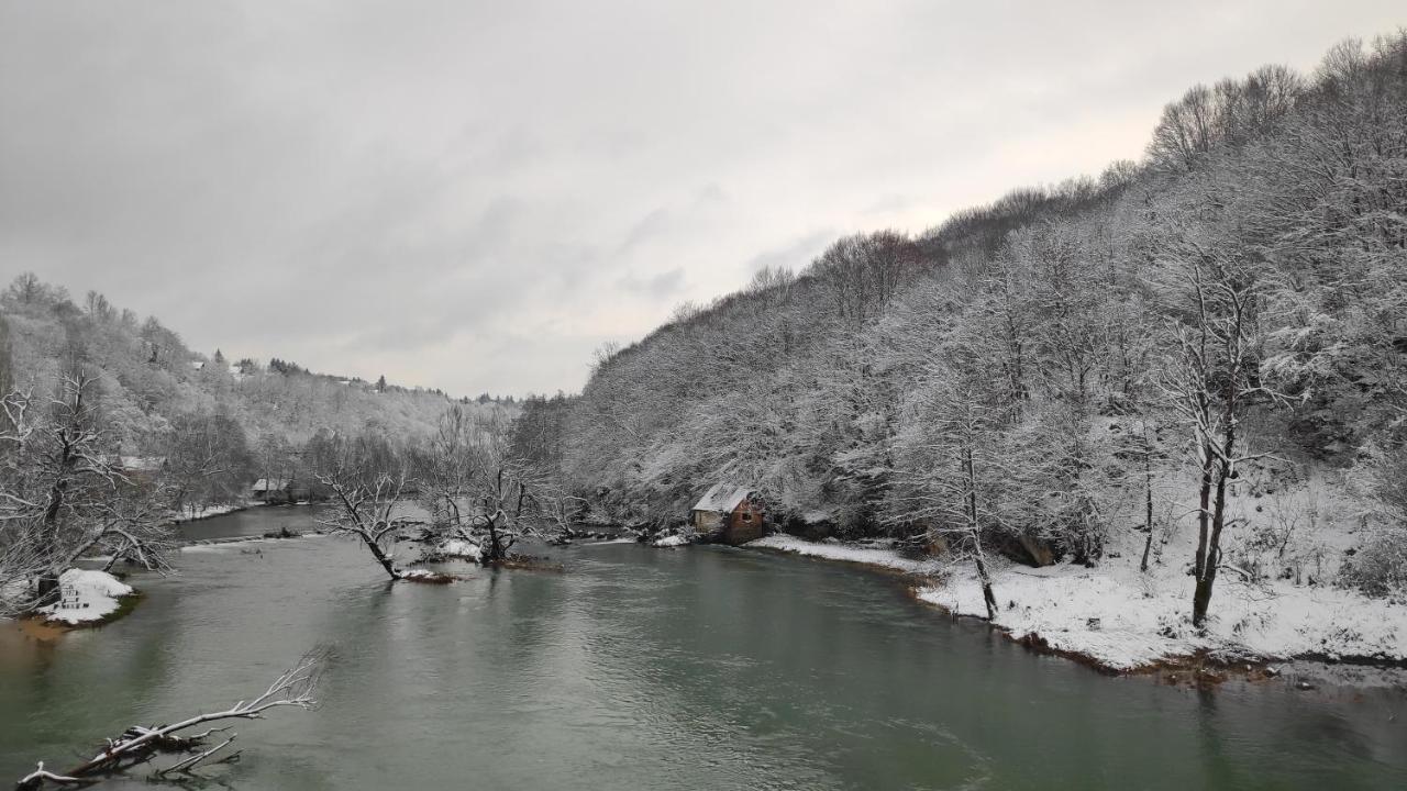 Smaragd River Near Rastoke & Plitvice Lakes سلوني المظهر الخارجي الصورة